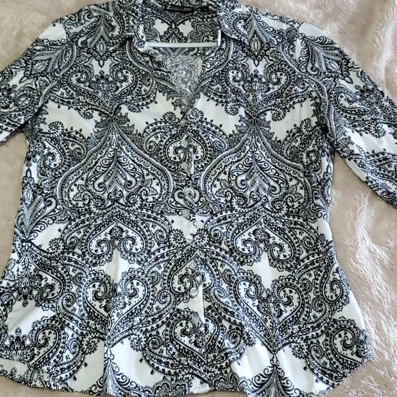 Beautiful black and white button up - Picture 3 of 8